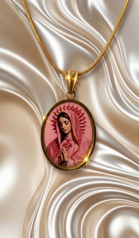 Collana con figura della madonna