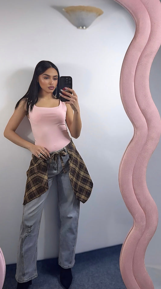 Jeans chiaro con camicia